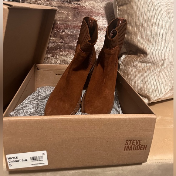 NWB Steve Madden Chelsea Boots - Picture 6 of 7